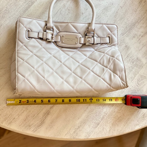 White Michael Kors Quilted Bag / Purse, 14Wx10H - Picture 2 of 8